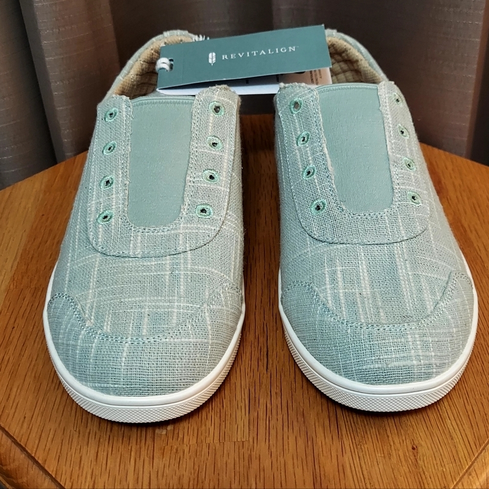 NWT Revitalign Santa Margarita Slip On Sneakers Size 8.5B - Picture 2 of 6